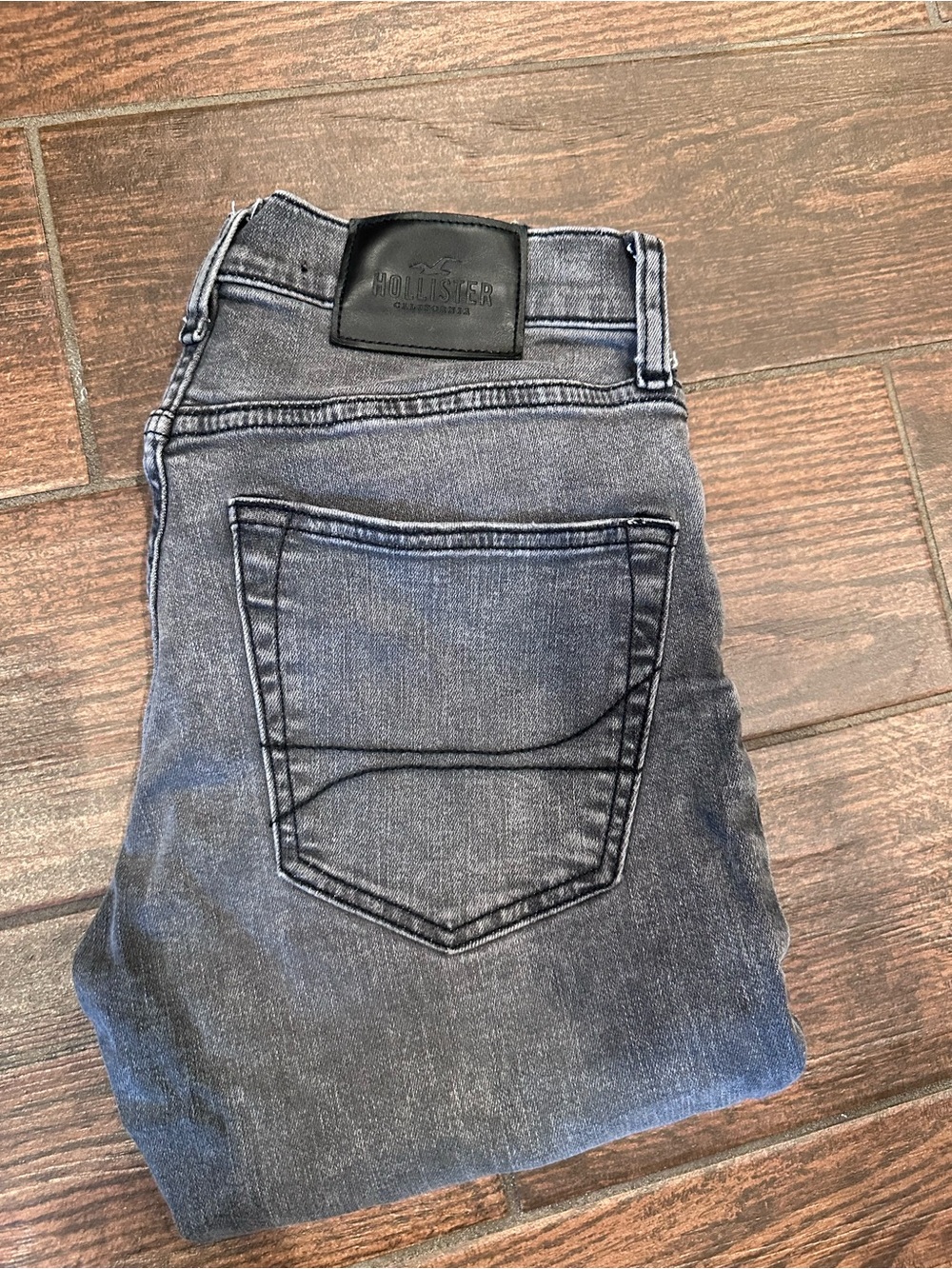 Hollister Women’s High-Rise Grey Wash Jeans